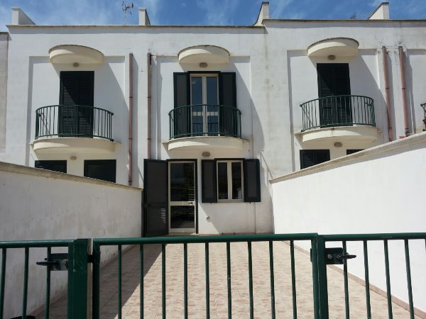 Villette a Torre San Giovanni. Casa mare a Torre San Giovanni 200 metri dal mare